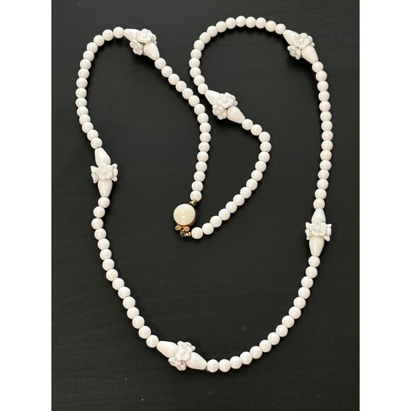 Unbranded Jewelry - Vintage Molded Milk Glass Necklace Made in Germany 30" Flowers
